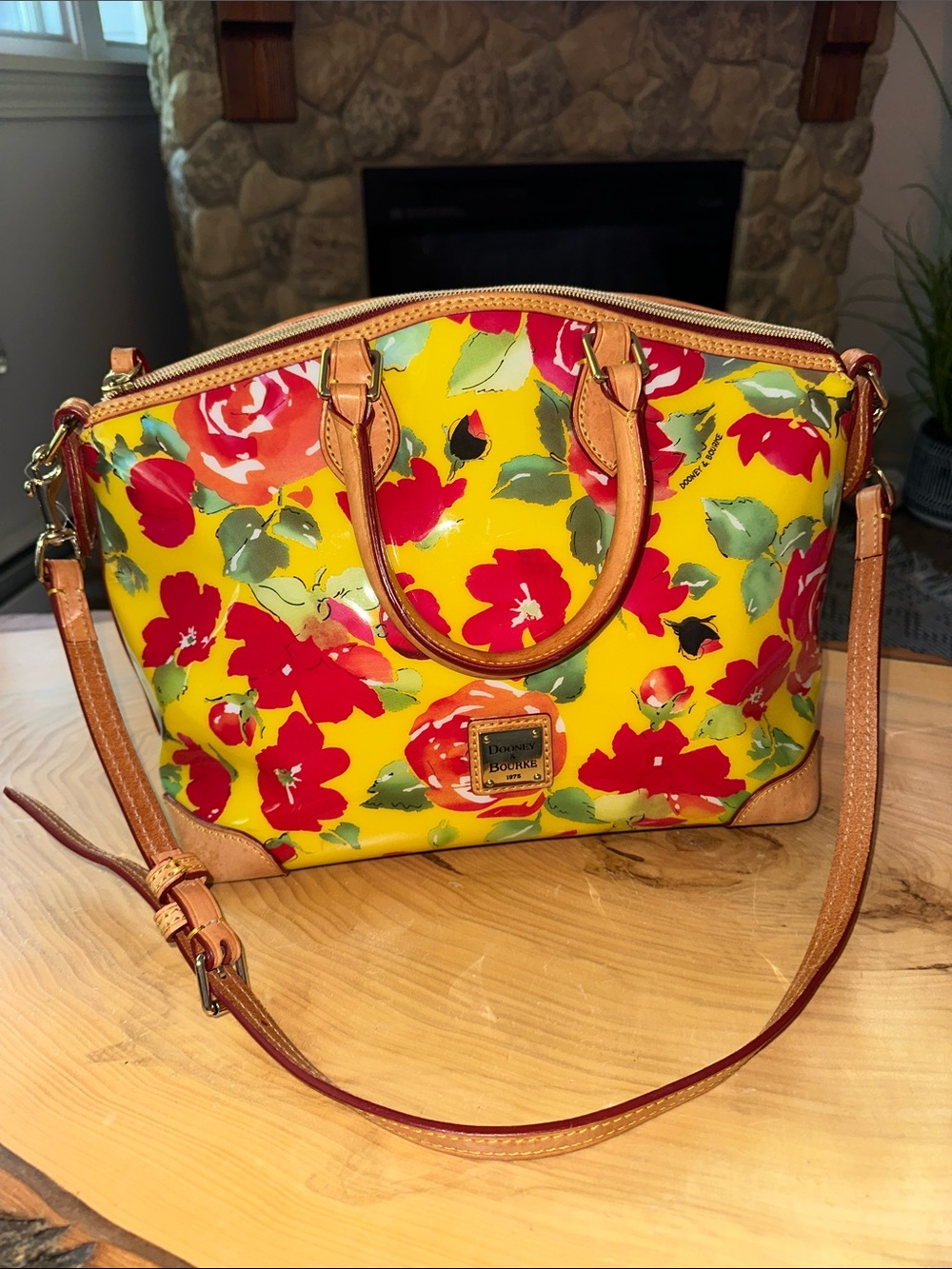 💛❤️Dooney & Bourke Yellow Floral Paten Leather with Crossbody Strap